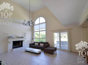 Casa · 244ha · 4 Dormitorios · Casa en Venta Ubicado en Barrancas del Lago, Nordelta, Tigre
