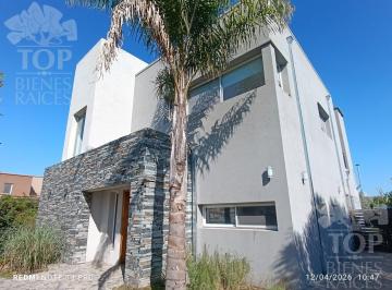 Casa · 199m² · 4 Ambientes · 1 Cochera · Casa en Venta Ubicado en El Cantón, Escobar, G. B. a. Zona Norte