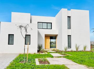 Casa · 261m² · 6 Ambientes · 2 Cocheras · Casa en Venta en Santa Ana, Villanueva, Tigre