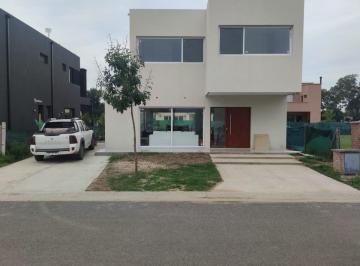 Casa · 150m² · 5 Ambientes · Casa en Venta en Vila Marina II, Villanueva, Tigre
