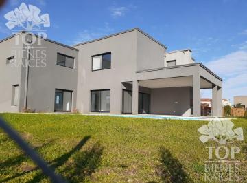Casa · 243ha · 5 Ambientes · 2 Cocheras · Casa en Venta Ubicado en El Cantón Golf, Escobar, G. B. a. Zona Norte