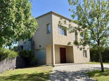 Casa · 162m² · Casa en Venta Ubicado en San Francisco, Villanueva, Tigre