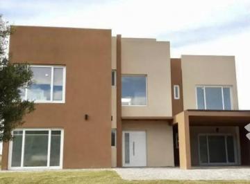 Casa · 250ha · 6 Ambientes · 2 Cocheras · Casa en Venta Ubicado en El Cantón, Escobar, G. B. a. Zona Norte