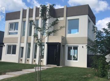 Casa · 243m² · 6 Ambientes · 1 Cochera · Casa en Venta Ubicado en El Cantón, Escobar, G. B. a. Zona Norte