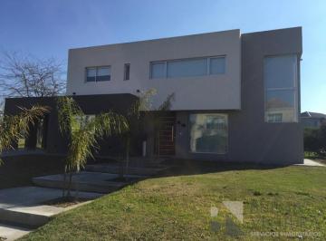 Casa · 240m² · 4 Dormitorios · 2 Cocheras · Gran Oportunidad Casa Retasada - Fincas de Iraola II