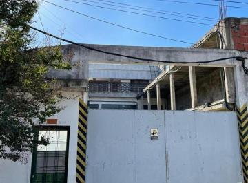 Bodega-Galpón · 907m² · 5 Ambientes · 1 Cochera · - Galpón en Zona Industrial