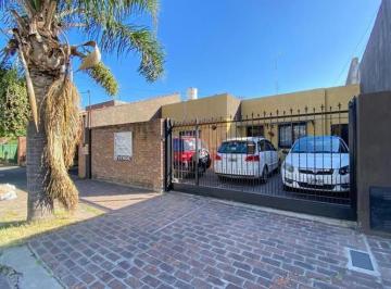 Casa · 150m² · 5 Ambientes · 3 Cocheras · Excelente Casa en Zona Residencial Amplio Lote