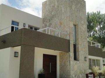 Casa · 260m² · 6 Ambientes · 1 Cochera · Casa de 5 Ambientes Pinamar