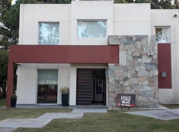 Casa · 250m² · 6 Ambientes · 1 Cochera · Casa Americana de 5 Ambientes Pinamar