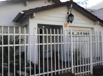 Casa · 199m² · 4 Ambientes · 1 Cochera · Chalet Construido Sobre Lote de 8,66 X 23,04