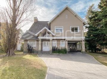 Casa · 250m² · 4 Ambientes · 1 Cochera · Casa en Venta en St Thomas Sur! Oportunidad!