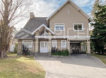 Casa · 250m² · 4 Ambientes · 1 Cochera · Casa en Venta en St Thomas Sur! Oportunidad!