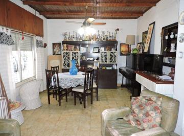 PH de 5 ambientes, Villa Luro · Dpto. Tipo Casa Al Fte. en Planta Baja y 1º Piso 5 Amb. 143 m² Totales - Sin Exp.