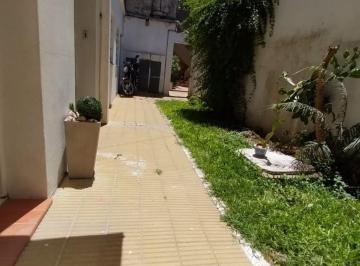 Departamento de 3 ambientes, Lomas de Zamora · Departamento Interno en PH Tipo Casa Tres Ambientes con Patio