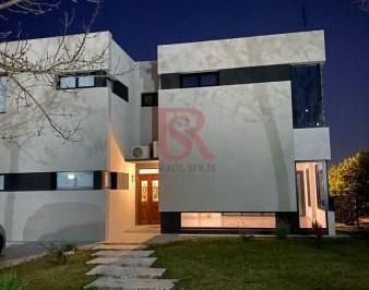 Casa de 5 ambientes, Berazategui · Am. Excelente Casa Alquiler 5 Ambientes - Las Acacias