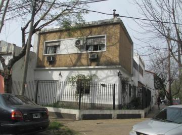 Casa · 65m² · 4 Ambientes · 1 Cochera · Castelar Sur 100 m de La Estacion Casa Americana 4 Amb
