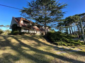 Foto1 · Casa de 4 Dorm. en Venta en Lugano, Punta del Este.
