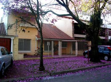 Casa · 600m² · 5 Ambientes · 2 Cocheras · Casa de 3 Dorm. Amplia, Jardin, Pileta Garaje. jc Paz 1435