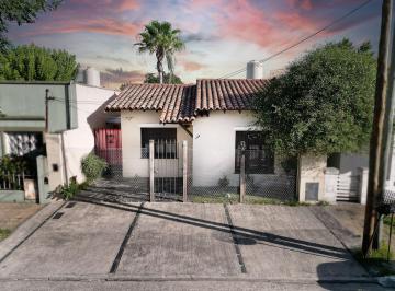 Casa de 4 ambientes, Lomas de Zamora · Chalet 3 Dorm. / Parque y Piscina/ Excelente Estado