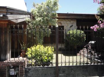 Casa · 257m² · 4 Ambientes · 2 Cocheras · Chalet en Venta en Ramos Mejia