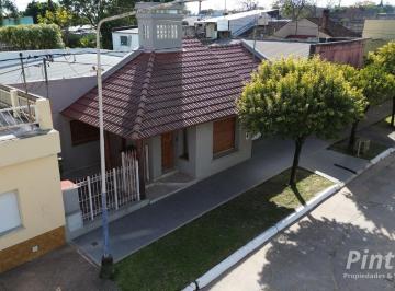 Casa · 303m² · 7 Ambientes · 2 Cocheras · Distinguida Propiedad en El Centro de San Jose. Entre Rios.