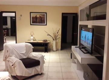 Casa · 200m² · 5 Ambientes · 1 Cochera · Chalet 5 Ambientes López y Planes 700