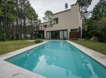 Casa de 6 ambientes, Pinamar · Casa de 6 Amb con Pileta Climatizada Pinamar