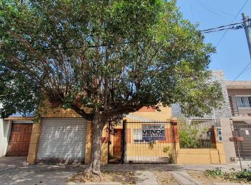 Casa · 130m² · 3 Ambientes · 2 Cocheras · Casa - Villa Luzuriaga