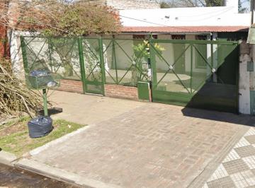 Casa de 3 ambientes, Esteban Echeverría · Casa con Una Prefabricada Detrás, Solo Venta