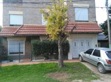Casa · 200m² · 5 Ambientes · 1 Cochera · Importante Propiedad de 2 Plantas en Moreno Sobre Calle Remedios de Escalada Entre Dorrego y Pagano!
