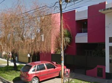Casa · 220m² · 7 Ambientes · 2 Cocheras · Importante Propiedad de 2 Pisos en Moreno Centro - Sobre Calle Nemesio Alvarez Entre Güemes y Alsina