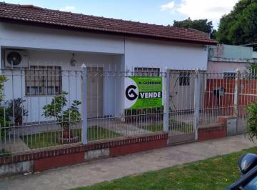 Casa · 365m² · 5 Ambientes · 2 Cocheras · Excelente Valor! Importante Propiedad en Moreno con 2 Dorm., Sobre Calle 12 de Octubre y Marco