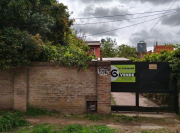 Casa · 285m² · 5 Ambientes · Atencion! Interesante Propiedad en Moreno Ubicada en Barrio San Jose! Calle Paysandu E/ Italia y Col