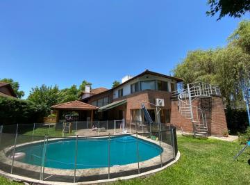 Casa · 288m² · 7 Ambientes · 2 Cocheras · En Venta! Excelente Propiedad de 2 Pisos en Barrio Cerrado "El Casco de Moreno" | Losa Radiante | Pi