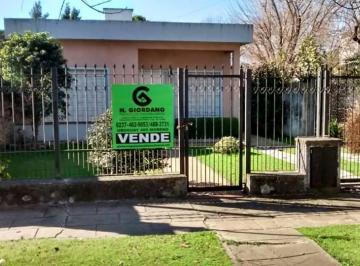 Casa · 600m² · 5 Ambientes · Hermosa Propiedad a m de Boulevard Peron | Moreno Sur | Lote 10 X 60