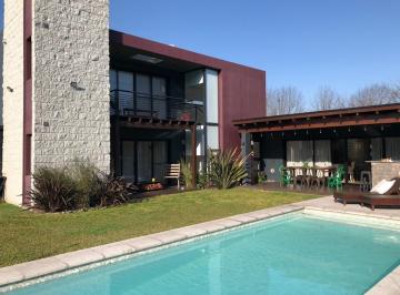 Casa · 250m² · 5 Ambientes · En Venta | Excelente Propiedad en Country Club La Concepción en Lujan | 250 m² Cubiertos