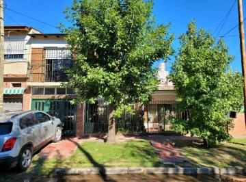 Casa · 200m² · 5 Ambientes · 2 Cocheras · En Venta - Importante Propiedad en Moreno con 3 Dorm. Sobre Calle Paraguay y Guemes - Excelent