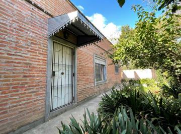 Casa · 150m² · 5 Ambientes · En Venta | Hermosa Casa - Quinta en Moreno con Amplio Parque, Pileta, y Quincho - Sobre Calle Farada