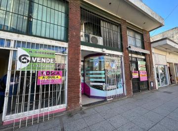 Local comercial · 200m² · 7 Ambientes · En Venta | Hermoso Departamento en Planta Alta con 3 Locales y Amplio Parque en Barrio La Perlita, m