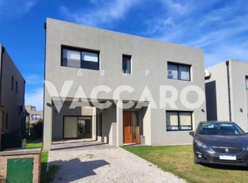 VCO-VC1-204_2 · Casa en Venta 4 Ambientes Maria Eugenia Rv