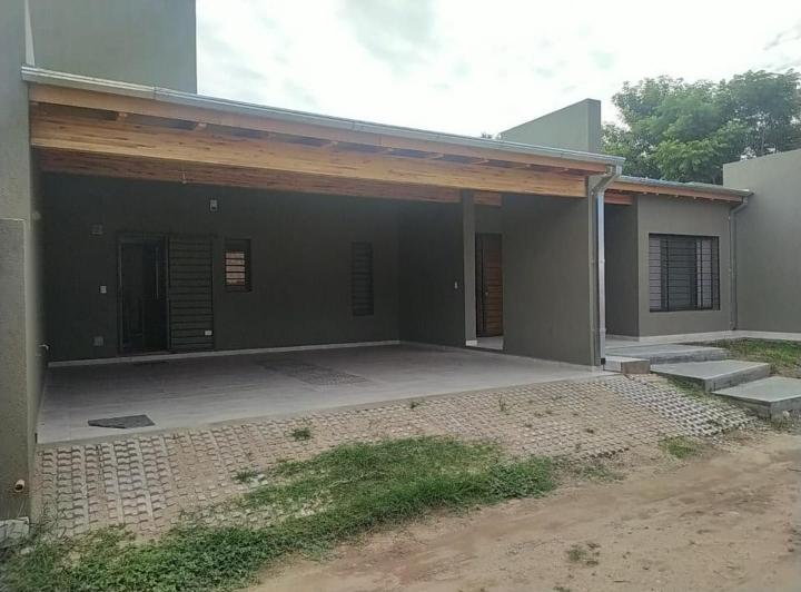 Casa · 253m² · 4 Ambientes · 6 Cocheras