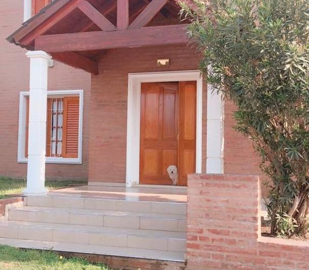 Casa · 230m² · 4 Ambientes · 2 Cocheras