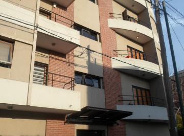 Departamento de 3 ambientes, La Plata · 67 (1 y 2) 3 Ro B Impecable 1 Dormitorio Al Frente con Balcón