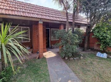 Casa · 168m² · 4 Ambientes · 1 Cochera · Casa - Quilmes Oeste