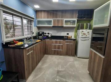 Casa de 4 ambientes, Rosario · Casa - Alvarez