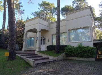 Casa · 262m² · 4 Dormitorios · Carilo - Cod 662 - Excelente Propiedad en Alquiler - Consulte!