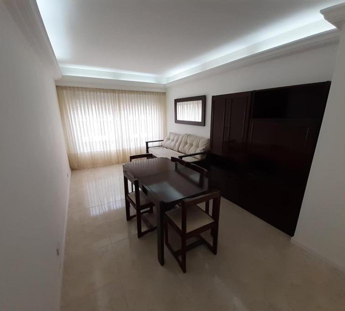 Departamento de 2 ambientes con dependencia de servicio - a la calle
