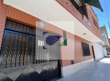 Casa · 150m² · 4 Ambientes · 1 Cochera · Casa Pasaje Ambrosio Nougues 1500 a m de 4 Avs