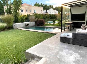Casa · 180m² · 4 Ambientes · 2 Cocheras · En Venta Casa 3 Dorm. con Jardín y Piscina Los Pasos del Jockey Fisherton Rosario
