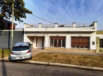 Casa · 118m² · 4 Ambientes · 2 Cocheras · Casa - Lomas de Zamora Oeste